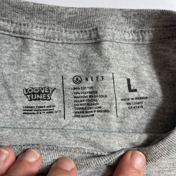 Bugs Bunny Boom Box Tee Shirt By Neff‎ size Large - Picture 2 of 3